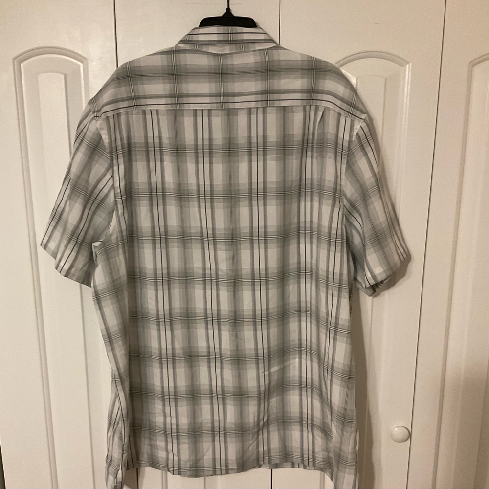Men’s- 2XLT Short sleeve button up shirt. Gray and white plaid. - Picture 5 of 5
